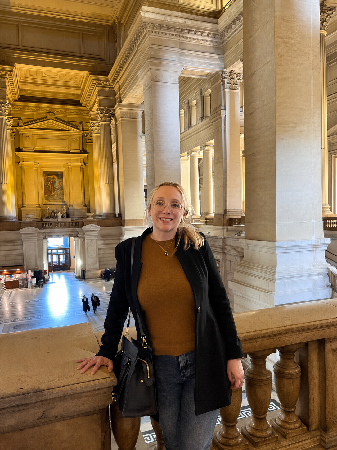 Maître Rosetta Albelice à l’intérieur du Palais de Justice de Bruxelles